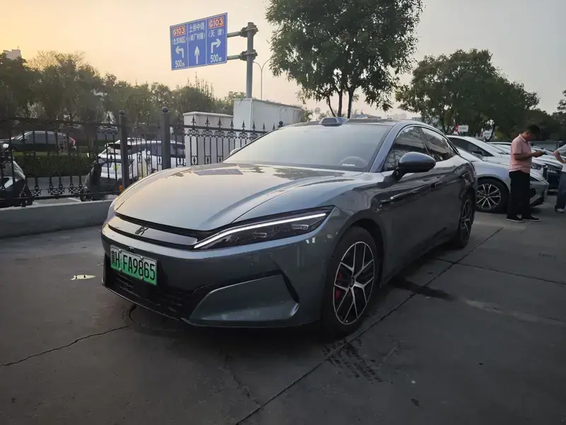 2025 BYD Han L с пробегом 4 000 км