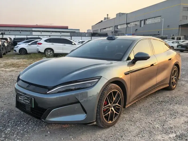 2025 BYD Han L с пробегом 13 000 км