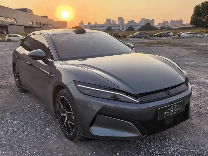 2025 BYD Han L с пробегом 13 000 км