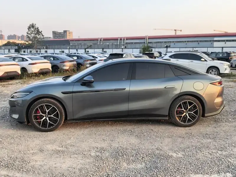 2025 BYD Han L с пробегом 13 000 км