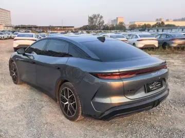 2025 BYD Han L с пробегом 13 000 км