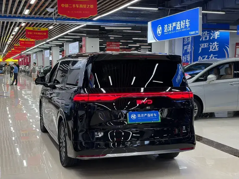 2026 BYD Xia (M9) с пробегом 21 000 км