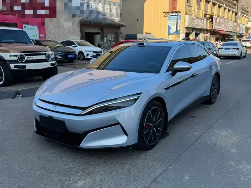2025 BYD Han L с пробегом 8 000 км
