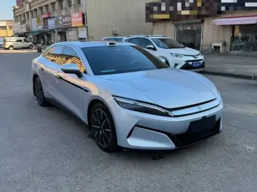2025 BYD Han L с пробегом 8 000 км