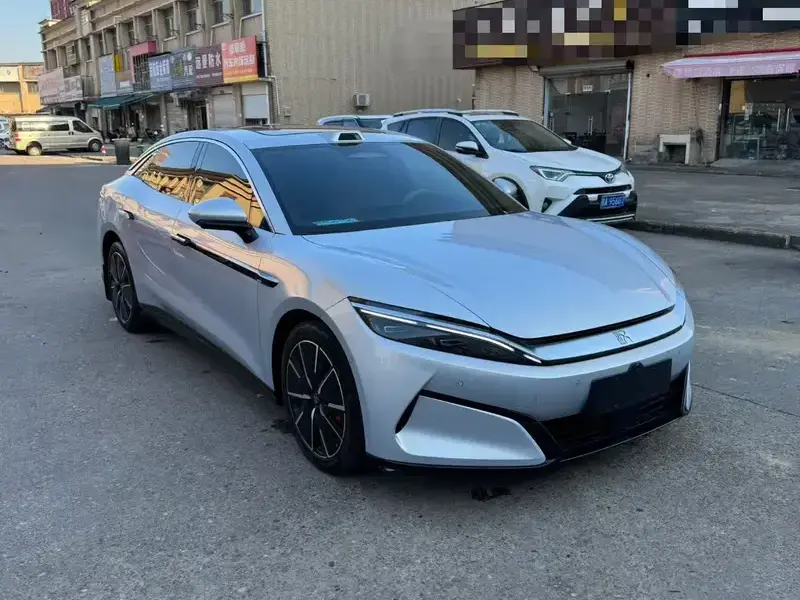 2025 BYD Han L с пробегом 8 000 км