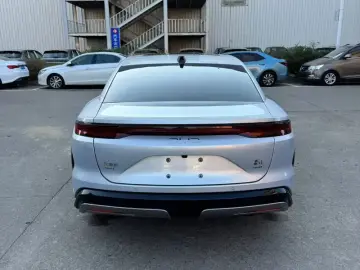 2025 BYD Han L с пробегом 8 000 км