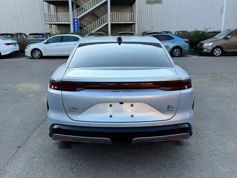 2025 BYD Han L с пробегом 8 000 км