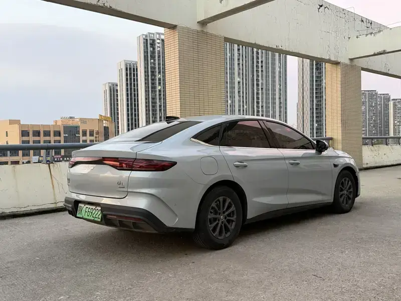 2025 BYD Qin L с пробегом 12 100 км