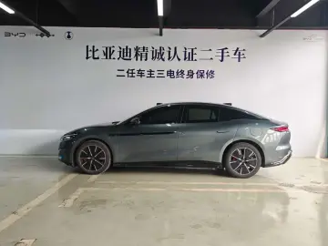 2025 BYD Han L с пробегом 8 600 км