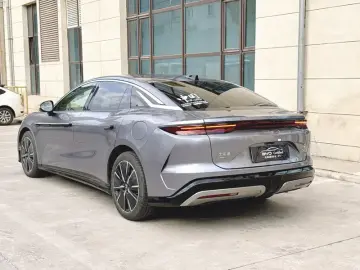 2025 BYD Han L с пробегом 10 100 км