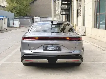 2025 BYD Han L с пробегом 10 100 км