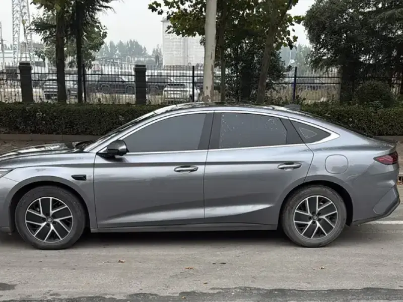 2025 BYD Qin L с пробегом 20 700 км