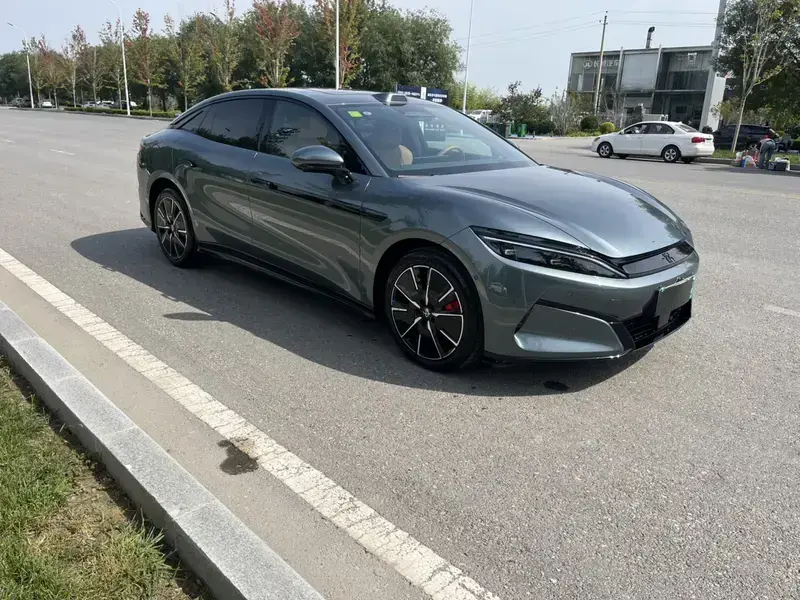 2025 BYD Han L с пробегом 6 400 км