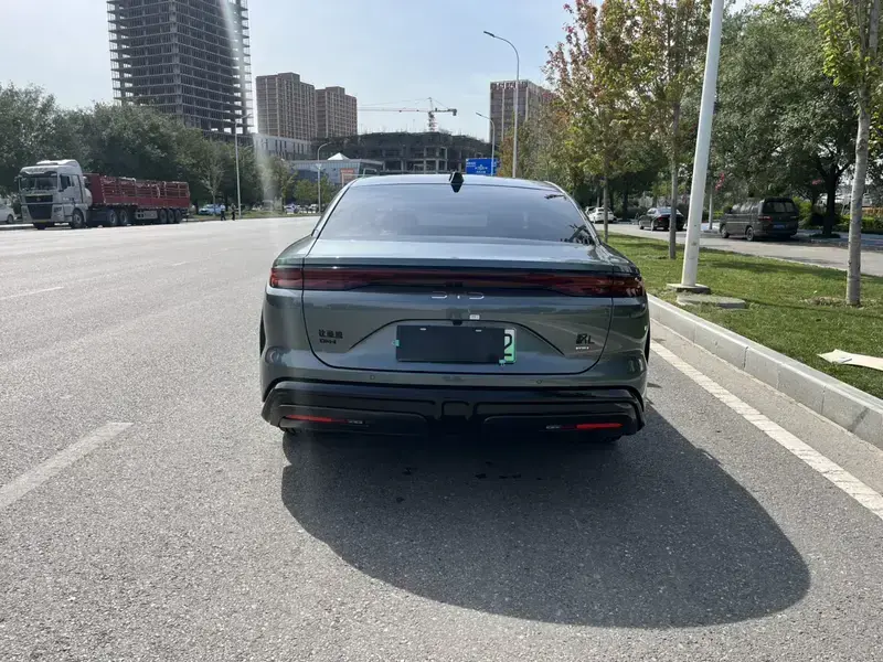 2025 BYD Han L с пробегом 6 400 км
