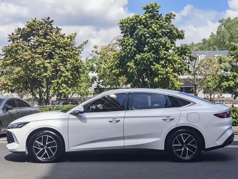 2024 BYD Qin L с пробегом 6 000 км