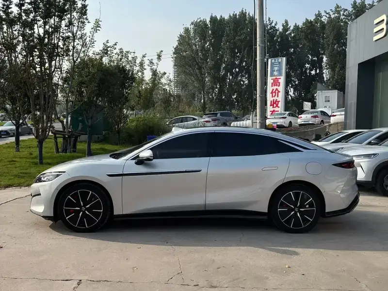 2025 BYD Han L с пробегом 20 000 км