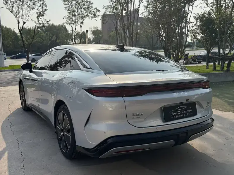 2025 BYD Han L с пробегом 20 000 км