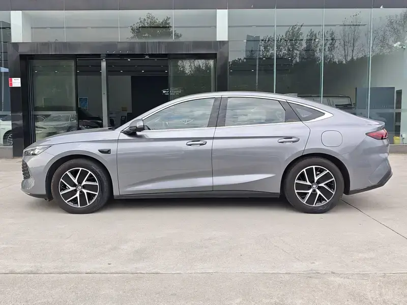 2025 BYD Qin L с пробегом 9 000 км