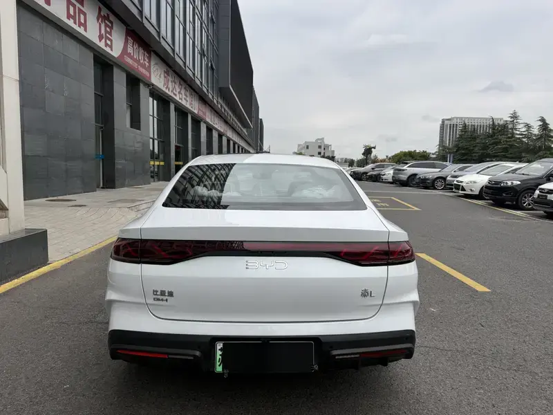 2024 BYD Qin L с пробегом 7 500 км