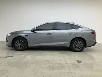 2025 BYD Qin L с пробегом 19 900 км