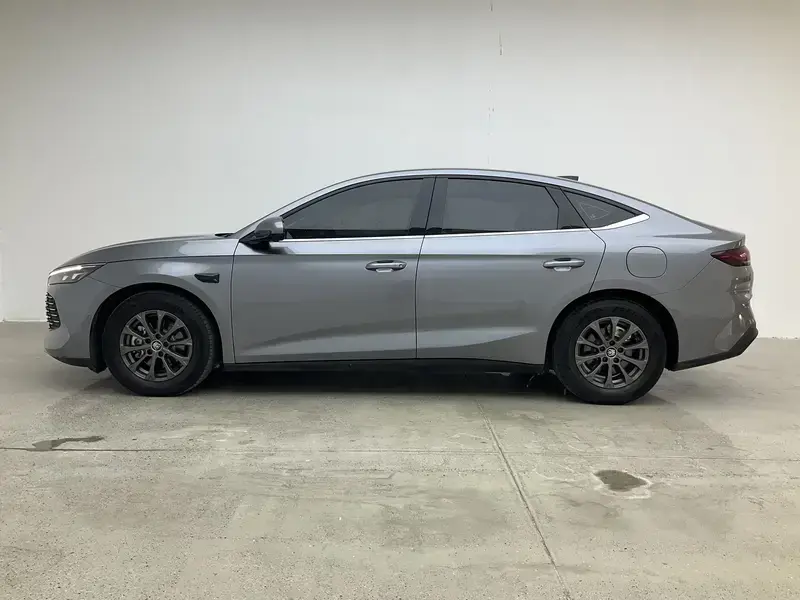 2025 BYD Qin L с пробегом 19 900 км