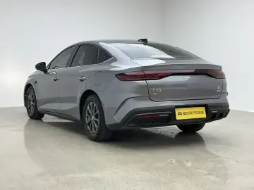 2025 BYD Qin L с пробегом 19 900 км