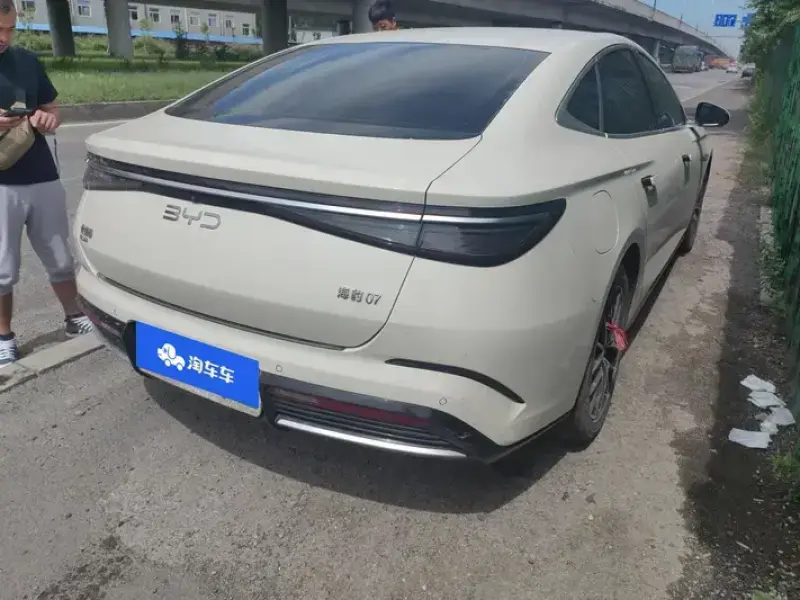 2025 BYD Seal 07 с пробегом 46 000 км