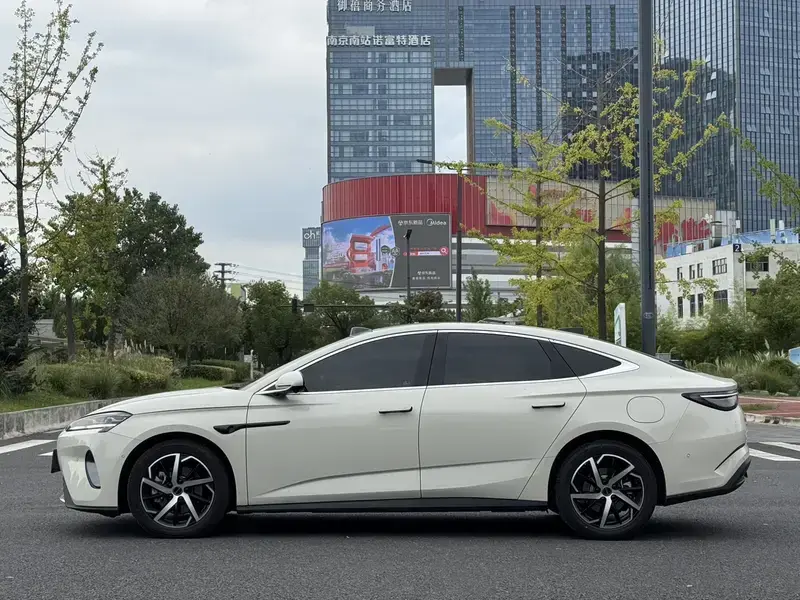 2026 BYD Seal 07 с пробегом 10 000 км