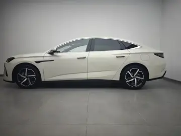 2026 BYD Seal 07 с пробегом 4 000 км