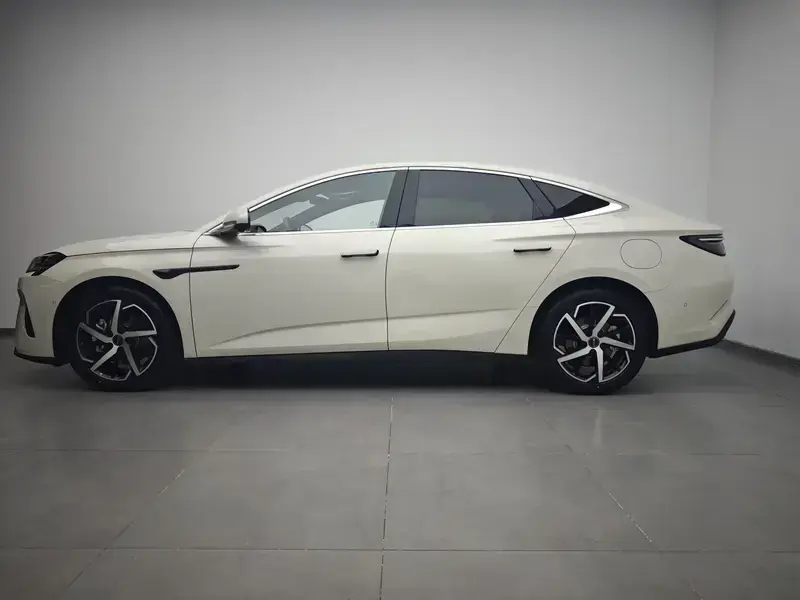 2026 BYD Seal 07 с пробегом 4 000 км