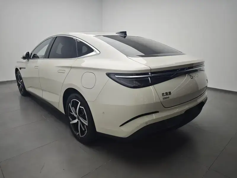 2026 BYD Seal 07 с пробегом 4 000 км