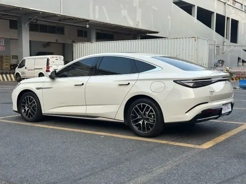 2025 BYD Seal 07 с пробегом 27 000 км