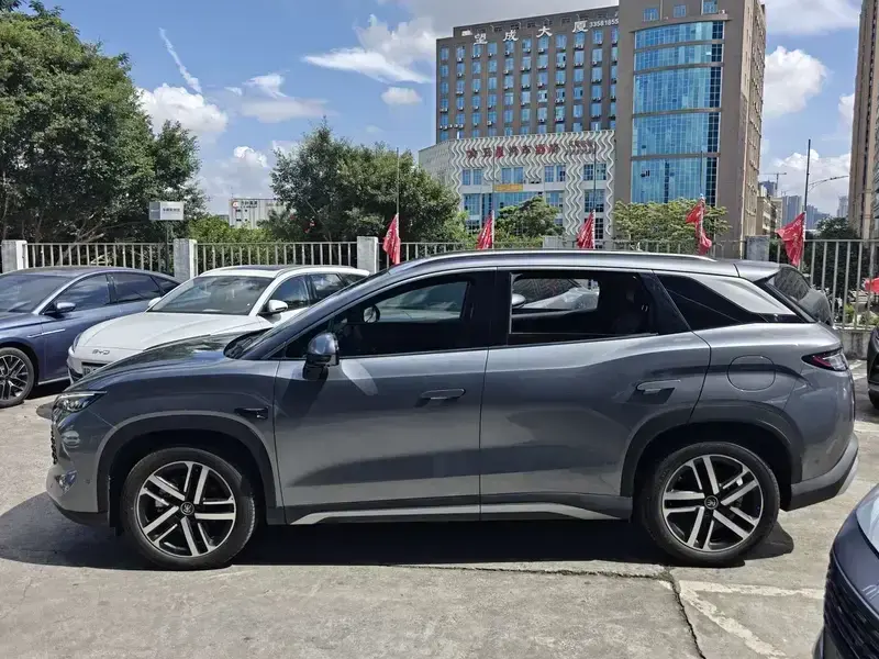 2025 BYD Song L с пробегом 3 500 км