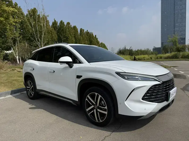2025 BYD Song L с пробегом 23 000 км