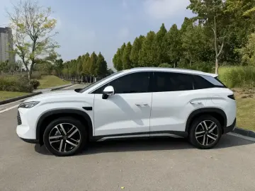 2025 BYD Song L с пробегом 23 000 км