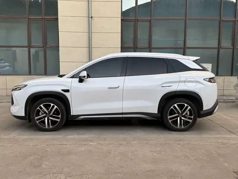 2025 BYD Song L с пробегом 38 500 км