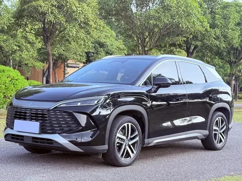 2025 BYD Song L с пробегом 10 000 км