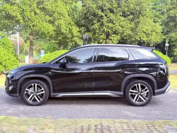2025 BYD Song L с пробегом 10 000 км