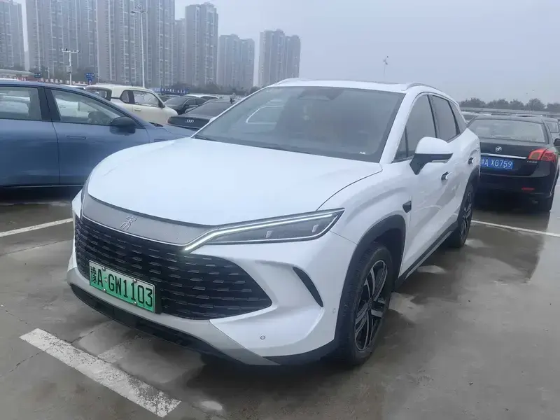 2025 BYD Song L с пробегом 16 000 км