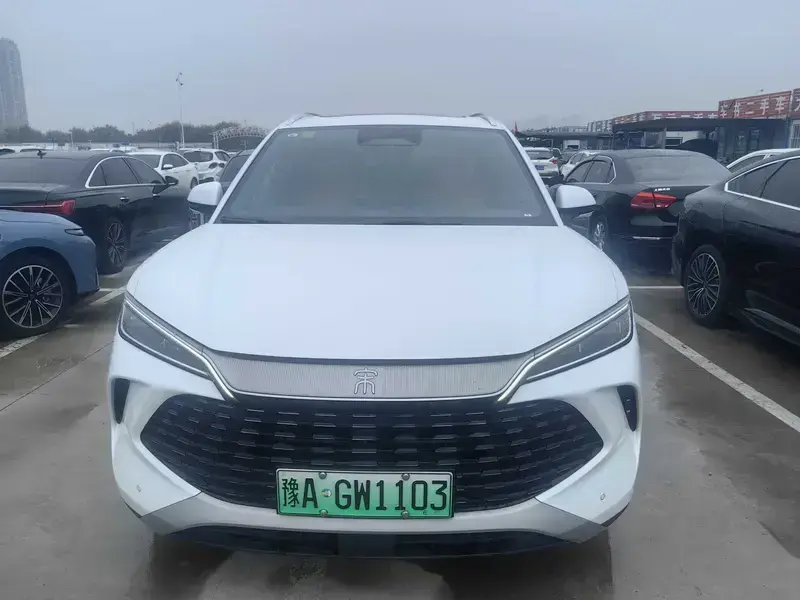 2025 BYD Song L с пробегом 16 000 км