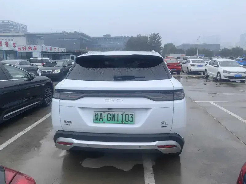 2025 BYD Song L с пробегом 16 000 км