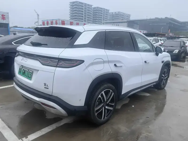 2025 BYD Song L с пробегом 16 000 км