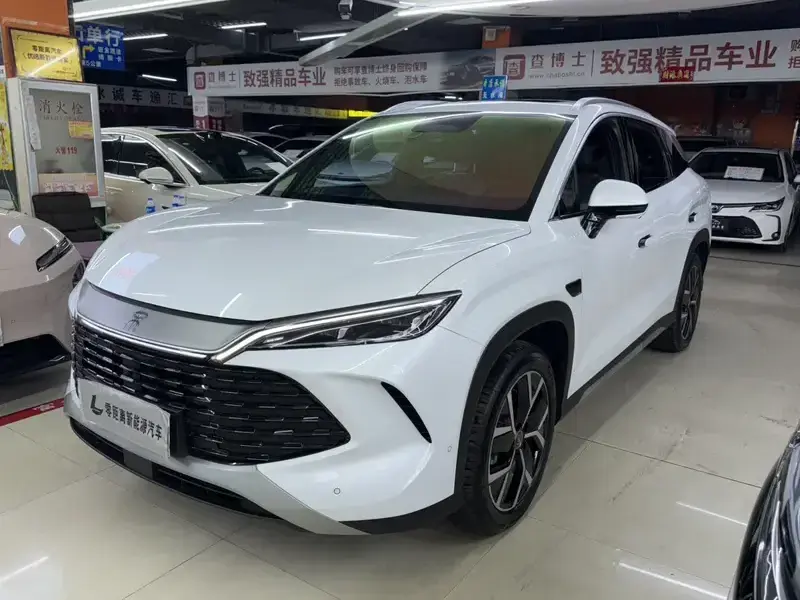 2025 BYD Song L с пробегом 28 000 км