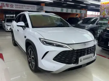 2025 BYD Song L с пробегом 28 000 км
