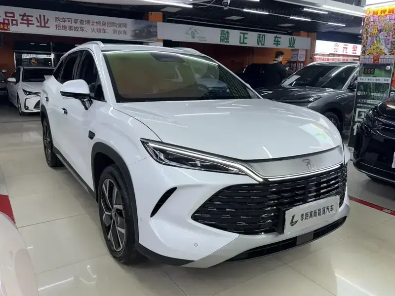 2025 BYD Song L с пробегом 28 000 км