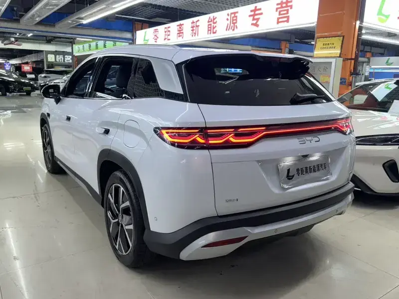 2025 BYD Song L с пробегом 28 000 км