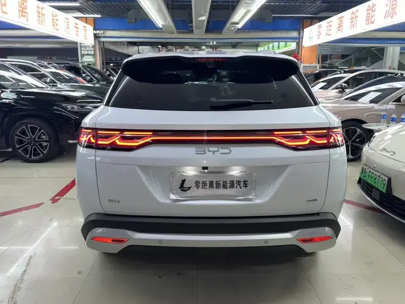 2025 BYD Song L с пробегом 28 000 км