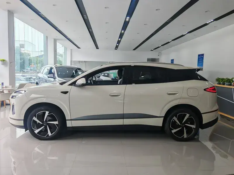 2025 BYD Sea Lion 06 с пробегом 8 000 км