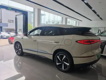 2025 BYD Sea Lion 06 с пробегом 8 000 км