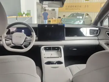 2025 BYD Sea Lion 06 с пробегом 8 000 км